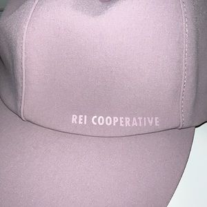 NEW REI HAT